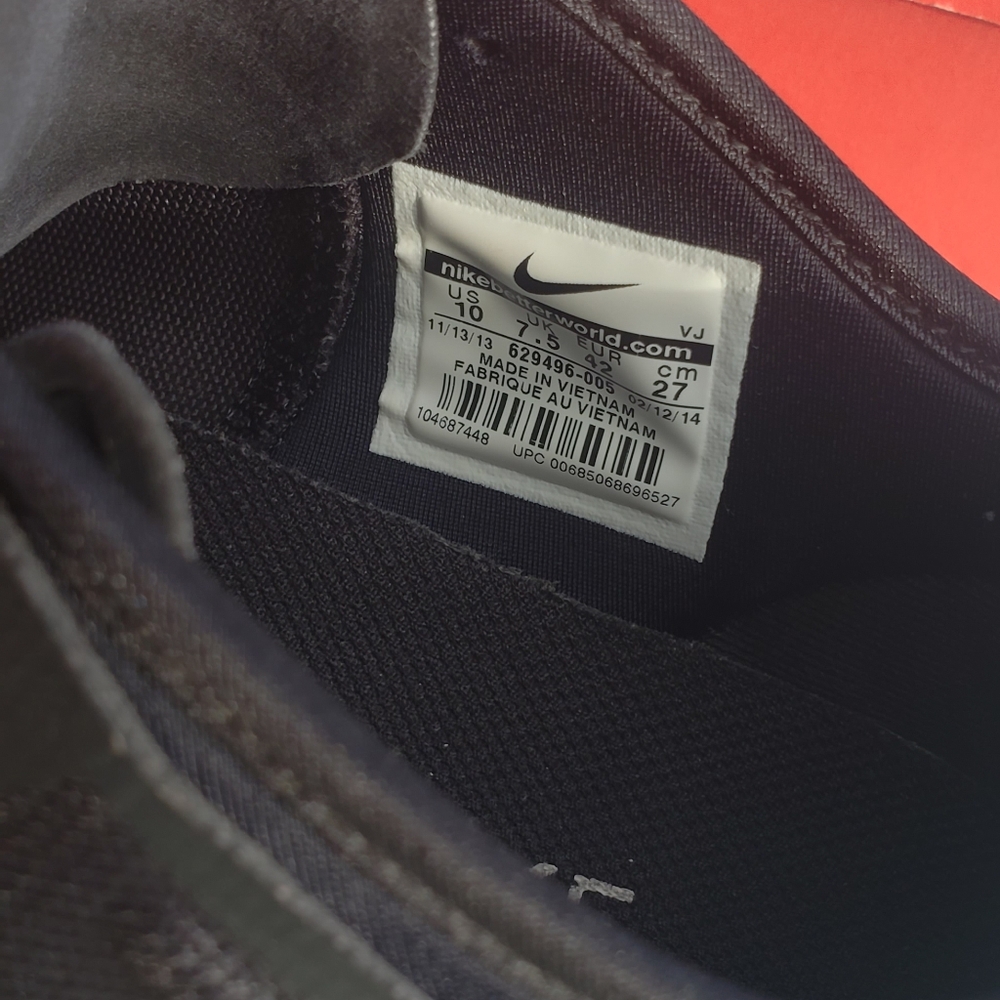 Nike shoes - Size 10 - Picture 2 of 2